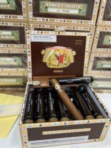 Xì Gà Có Ống Tubos Thì Có Sự Khác Biệt Không ? 1 Xì Gà Romeo Y Julieta Habana Reserve Titan 21