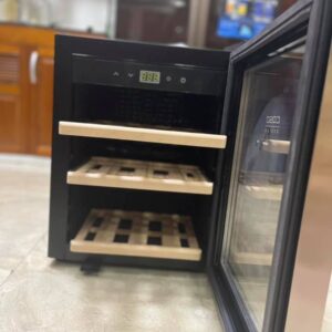 Tu Bao Quan Ruou Vang Caso Wine Safe 12 black 624 4