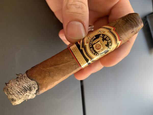 Xì Gà Arturo Fuente Don Carlos Eye of The Shark