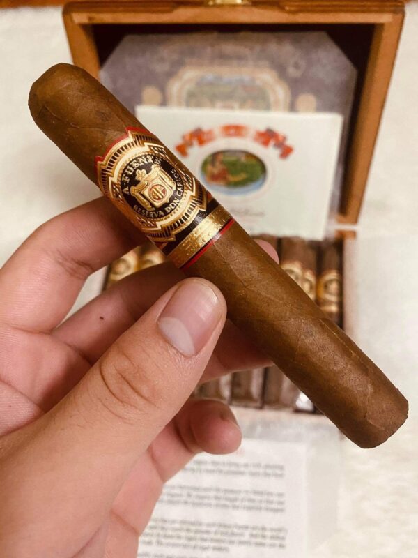 Xì Gà Arturo Fuente Don Carlos Robusto