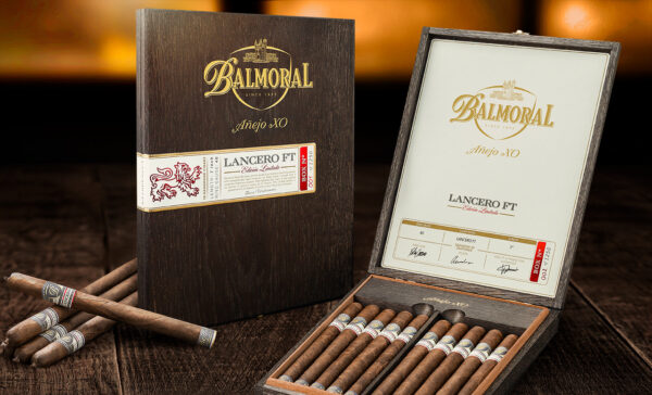 Xì Gà Balmoral Anejo Xo limitada Lancero FT