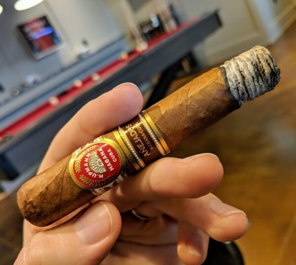 Xì Gà H.Upmann Anejados Robusto