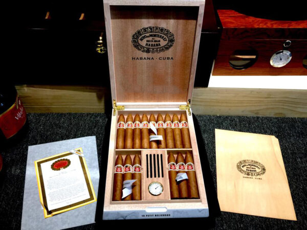 Xì Gà Hoyo De Monterrey Petit Belicosos Humidor