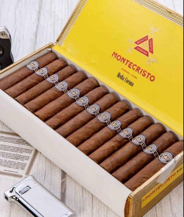 Xì Gà Montecristo Media Corona