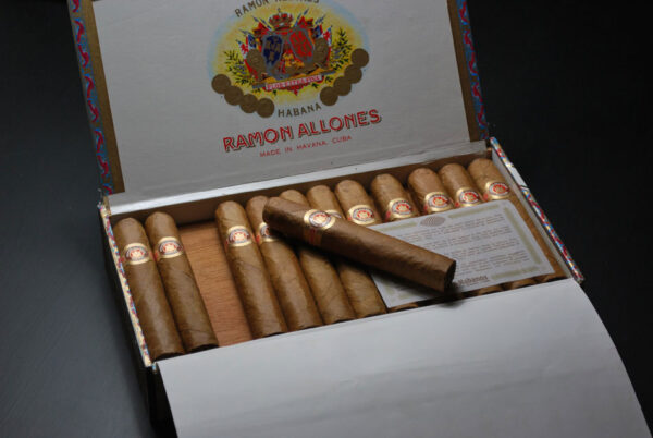 Xì Gà Ramon Allones Specially Selected