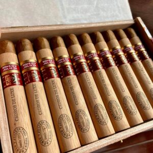 Xì Gà Romeo Y Julieta Cedros De Luxe LCDH 3 Xi Ga Romeo Y Julieta Cedros De Luxe LCDH 1