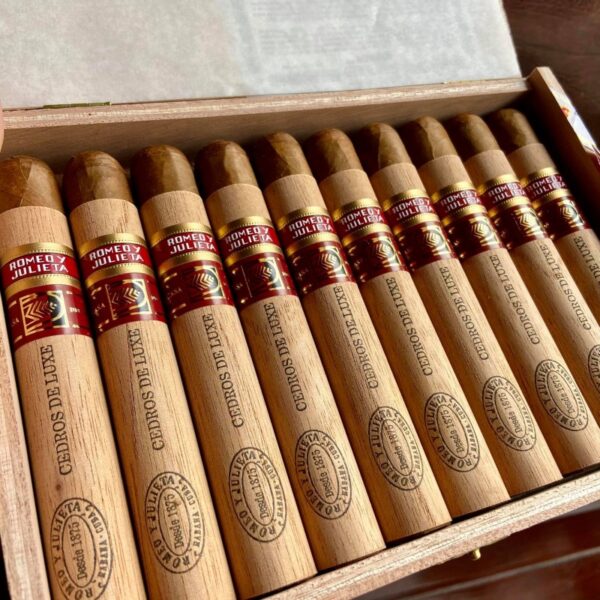 Xì Gà Romeo Y Julieta Cedros De Luxe LCDH