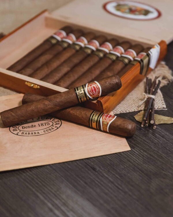 Xì Gà Romeo Y Julieta Deluxe Edicion Limitada 2013