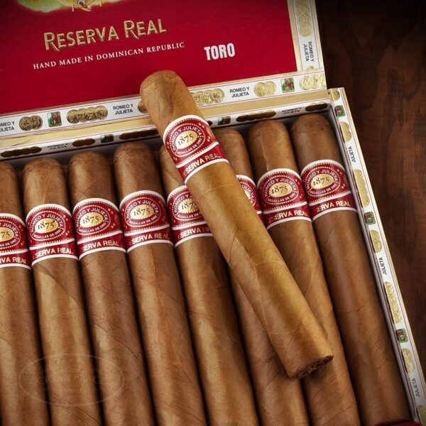 Xì Gà Romeo y Julieta Reserva Real Toro