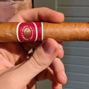 Xi Ga Romeo y Julieta Reserva Real Toro 4