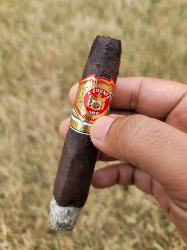 Xì Gà Arturo Fuente Anejo Reserva Shark No 77