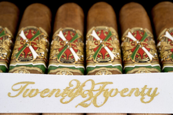 Xì Gà Arturo Fuente Opus X 2020 Sol Amor