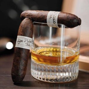 Xi Ga Drew Estate Liga Privada T52 Flying Pig 1