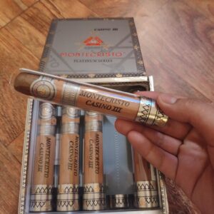 Xi Ga Montecristo Platinum Series Casino III Cigar 2