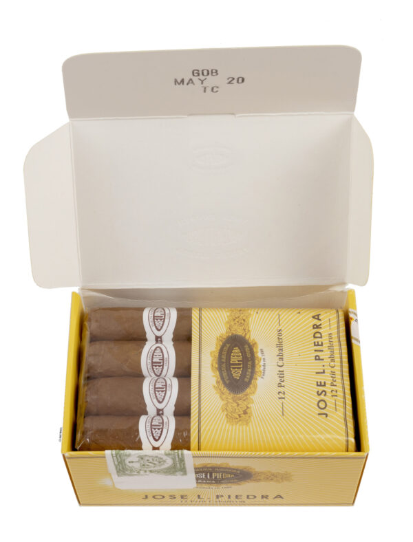 Xì Gà Jose L Piedra Petit Cazadores 12 Điếu
