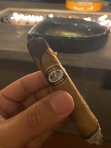 Xì Gà khi cắt bị bung là